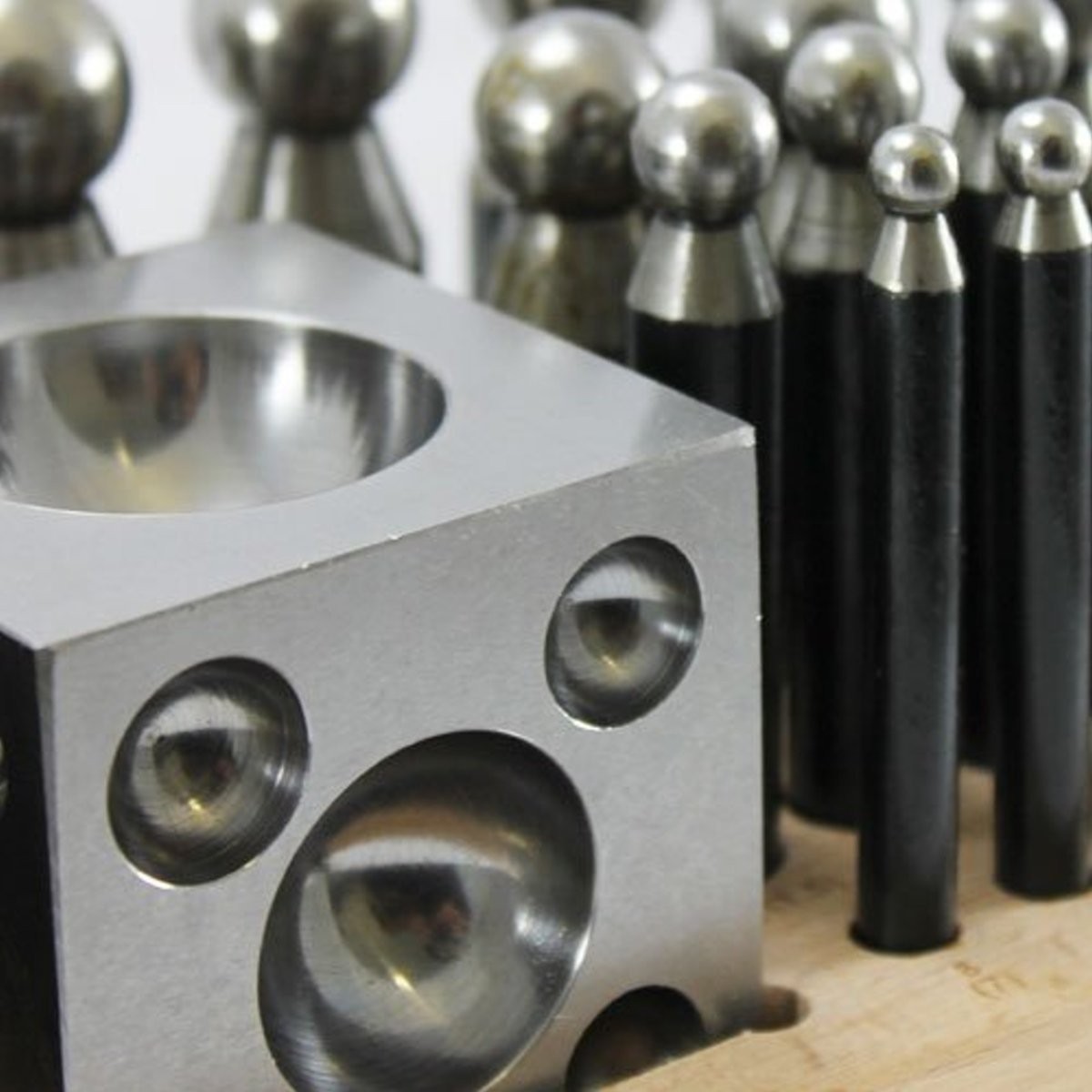 BeadSmith Würfelanke & Punzen Aus Holz – Zum Formen & Wölben Von Metall-Anhängern Im Handwerk